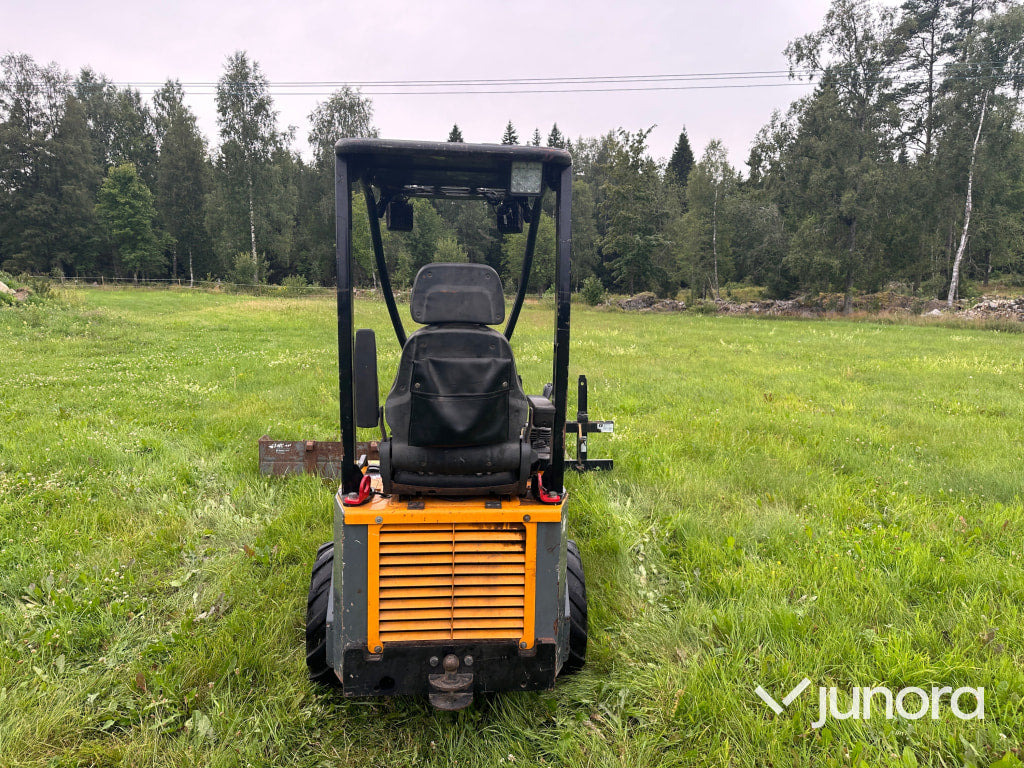 Giant 204 sw - מעמיס קומפקטי: תמונה 5 Giant 204 sw - מעמיס קומפקטי: תמונה 5