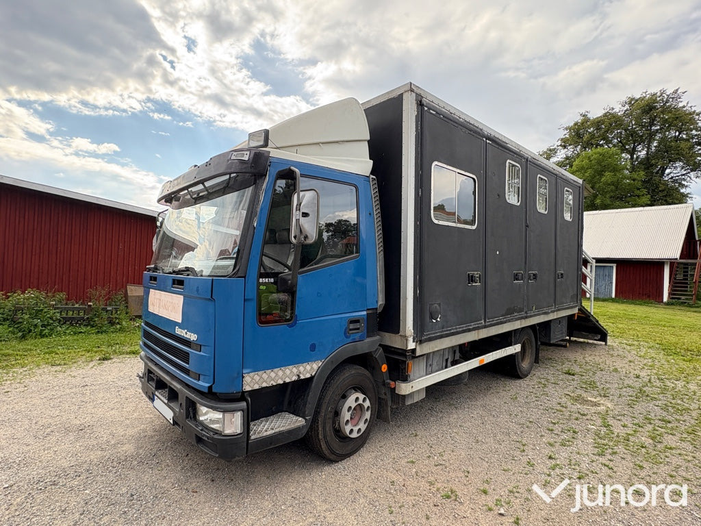 Hästtransport Iveco EuroCargo 85E18 - משאית סוסים: תמונה 1 Hästtransport Iveco EuroCargo 85E18 - משאית סוסים: תמונה 1