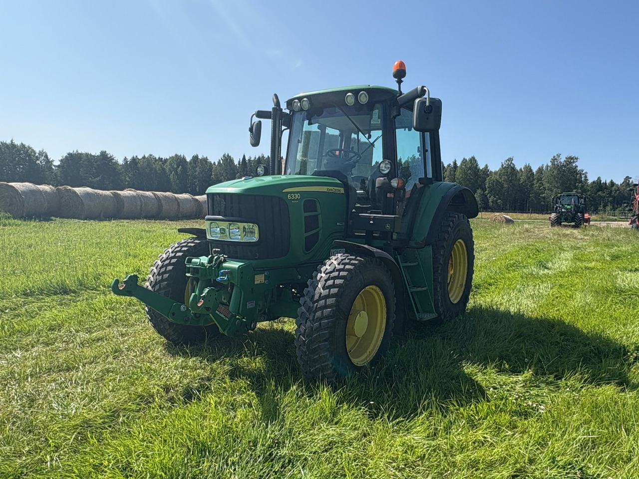 John Deere 6330 - טרקטור חקלאי: תמונה 1 John Deere 6330 - טרקטור חקלאי: תמונה 1