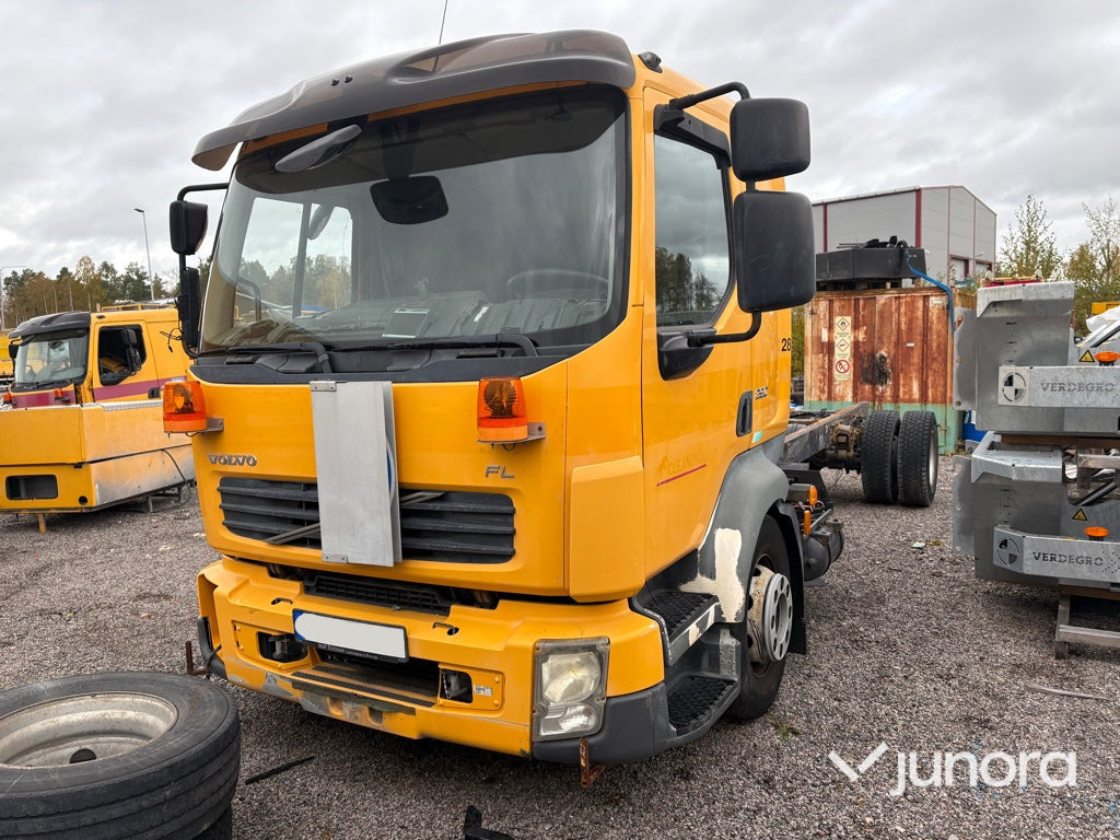 Lastbil - Volvo FL 4*2 - משאית עם שלדת תא: תמונה 1 Lastbil - Volvo FL 4*2 - משאית עם שלדת תא: תמונה 1