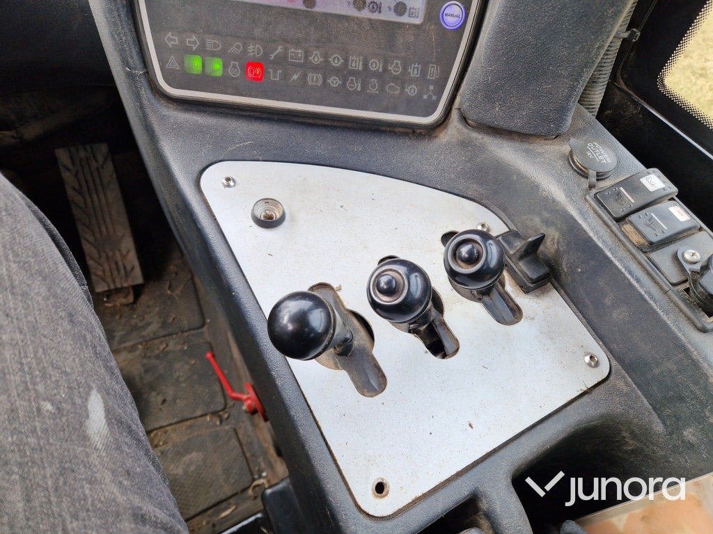 מעמיס גלגלים Lastmaskin JCB 412S: תמונה 15