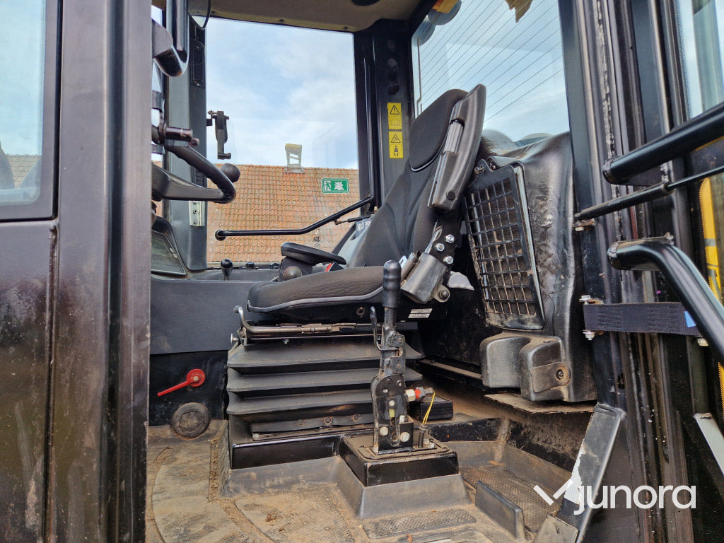מעמיס גלגלים Lastmaskin JCB 412S: תמונה 7
