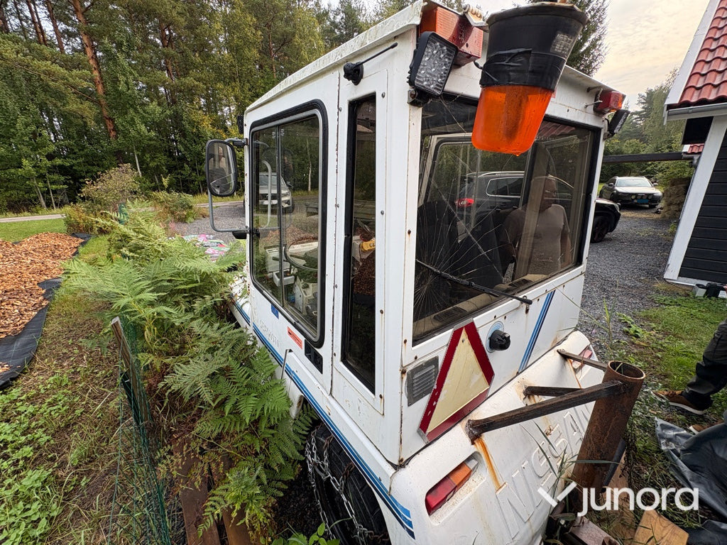 Plogbil - Bagagetruck - טרקטור כבודה: תמונה 2 Plogbil - Bagagetruck - טרקטור כבודה: תמונה 2