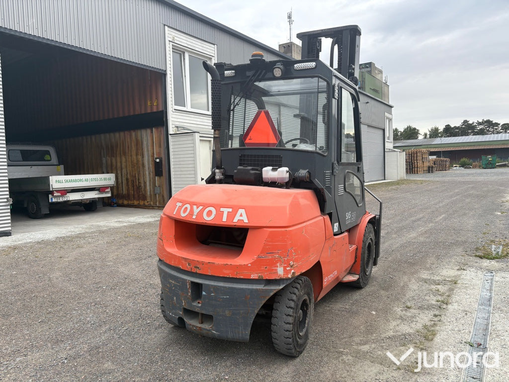Toyota Tonero 42-7FDA50 - מלגזת סולר: תמונה 3 Toyota Tonero 42-7FDA50 - מלגזת סולר: תמונה 3