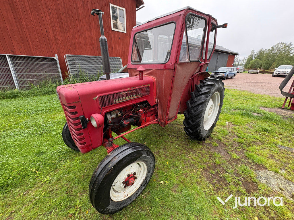 Traktor - International Harvester, B-275 - טרקטור חקלאי: תמונה 1 Traktor - International Harvester, B-275 - טרקטור חקלאי: תמונה 1