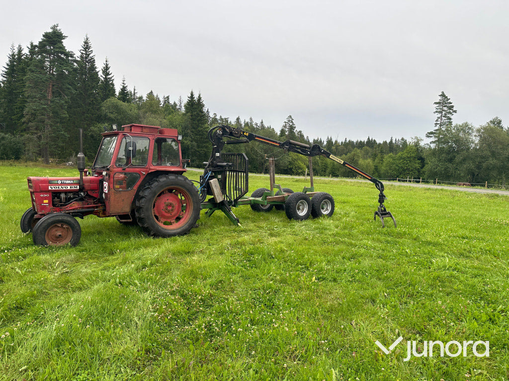 טרקטור חקלאי Volvo Bm 430 med farma skogsvagn: תמונה 12
