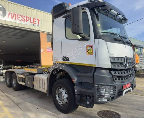 Mercedes Arocs 2645 K - משאית הרמת וו: תמונה 2 Mercedes Arocs 2645 K - משאית הרמת וו: תמונה 2