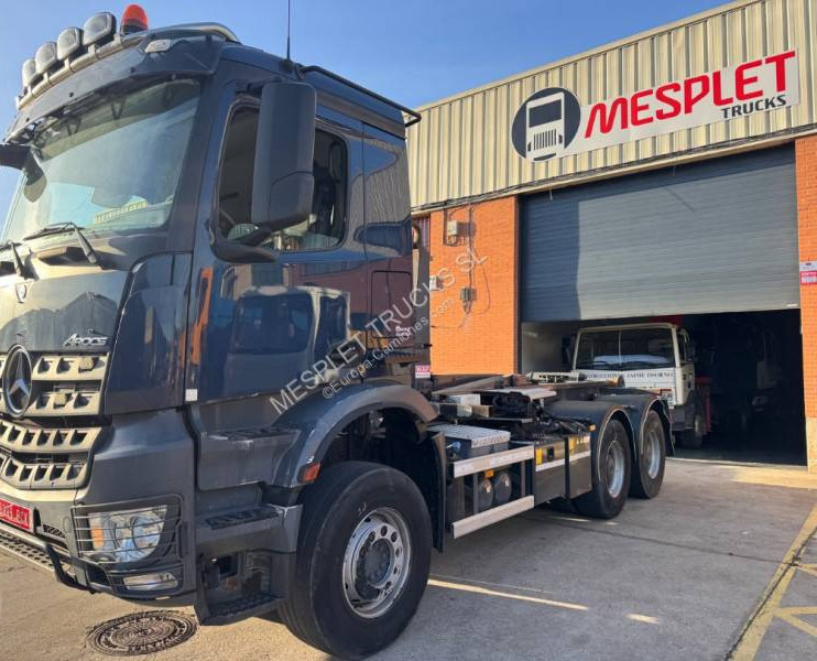Mercedes Arocs 3348 A - משאית הרמת וו: תמונה 1 Mercedes Arocs 3348 A - משאית הרמת וו: תמונה 1