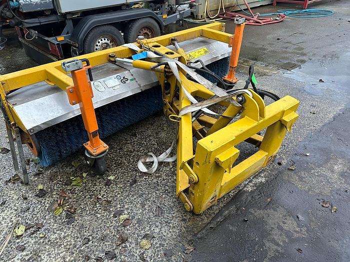 Aebi-Schmidt VKS 22-H - מטאטא: תמונה 4 Aebi-Schmidt VKS 22-H - מטאטא: תמונה 4
