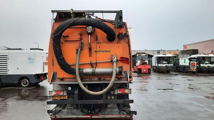 VOLVO M9 4x2R + Johnston Beam VX800 Road Cleaner - מטאטא כבישים: תמונה 3 VOLVO M9 4x2R + Johnston Beam VX800 Road Cleaner - מטאטא כבישים: תמונה 3