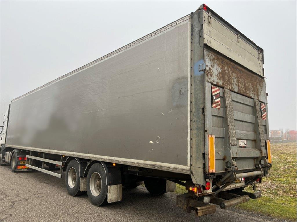 Fruehauf 13,6 mtr box - lodretstående lift - סמיטריילר בתיבה סגורה: תמונה 4 Fruehauf 13,6 mtr box - lodretstående lift - סמיטריילר בתיבה סגורה: תמונה 4