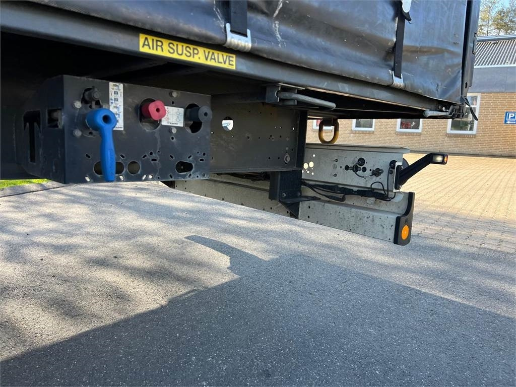 סמיטריילר עם וילונות צד Krone 13,6 mtr: תמונה 18