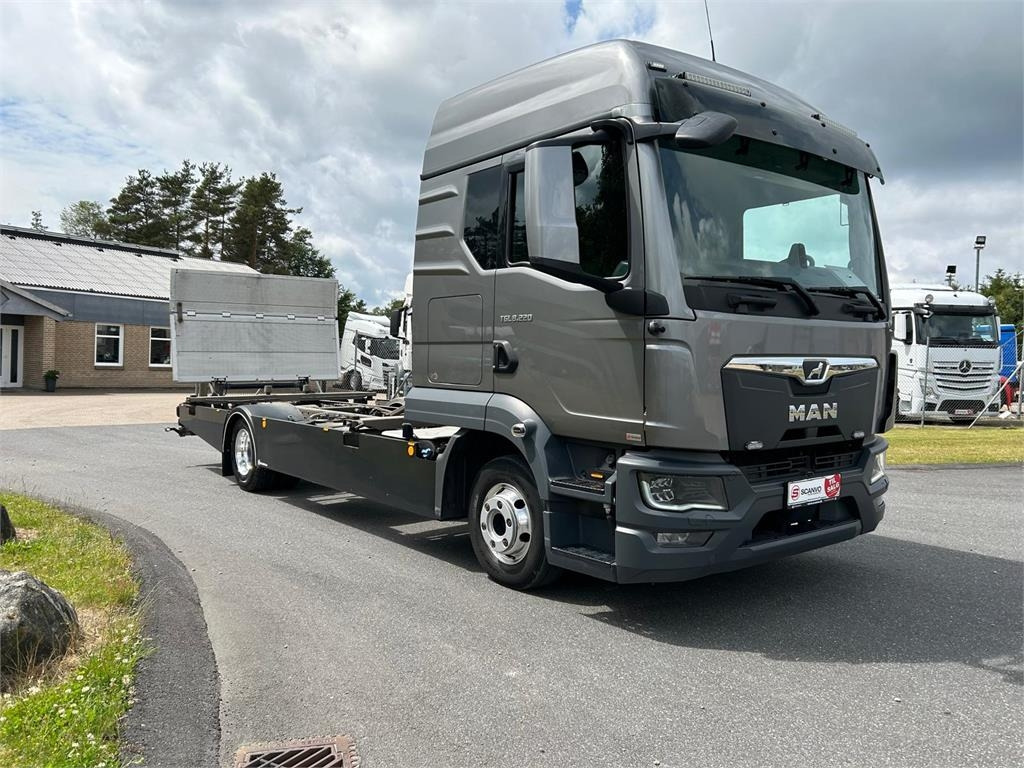 MAN TGL 8-220 4x2 BL incl. 2 stk veksellad - מוביל מכולות/ משאית החלפת גוף: תמונה 2 MAN TGL 8-220 4x2 BL incl. 2 stk veksellad - מוביל מכולות/ משאית החלפת גוף: תמונה 2