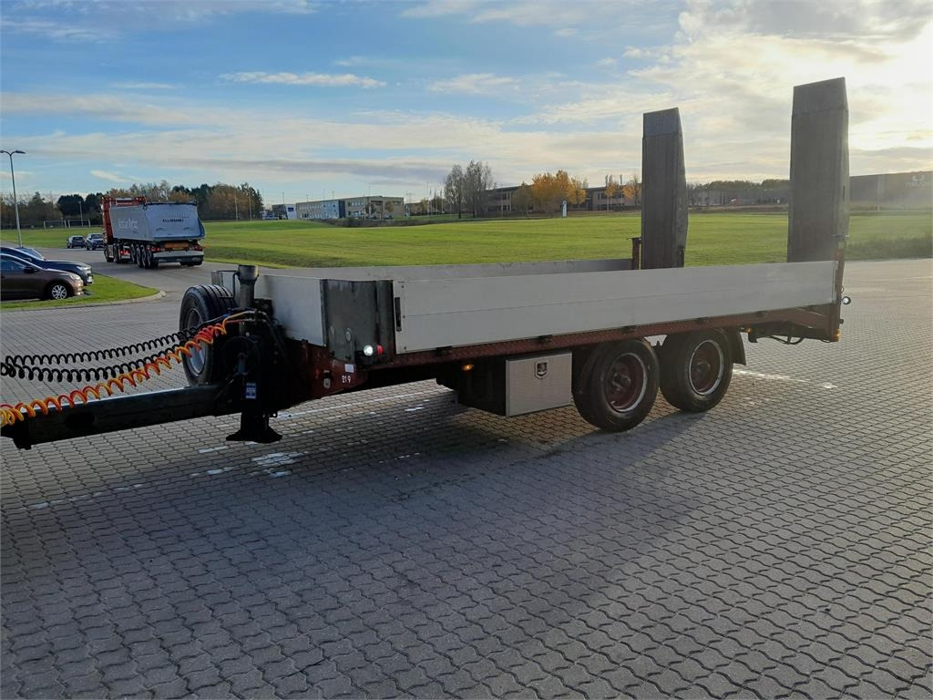 MTDK KC200 11,8 ton 5,2 mtr lad + ramper - קרון נגרר עם מטען נמוך: תמונה 1 MTDK KC200 11,8 ton 5,2 mtr lad + ramper - קרון נגרר עם מטען נמוך: תמונה 1