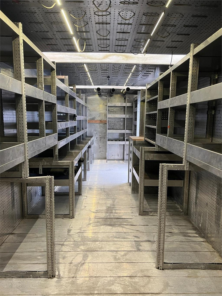 Mercedes-Benz Antos 1824 LnR - משאית תיבה: תמונה 2 Mercedes-Benz Antos 1824 LnR - משאית תיבה: תמונה 2