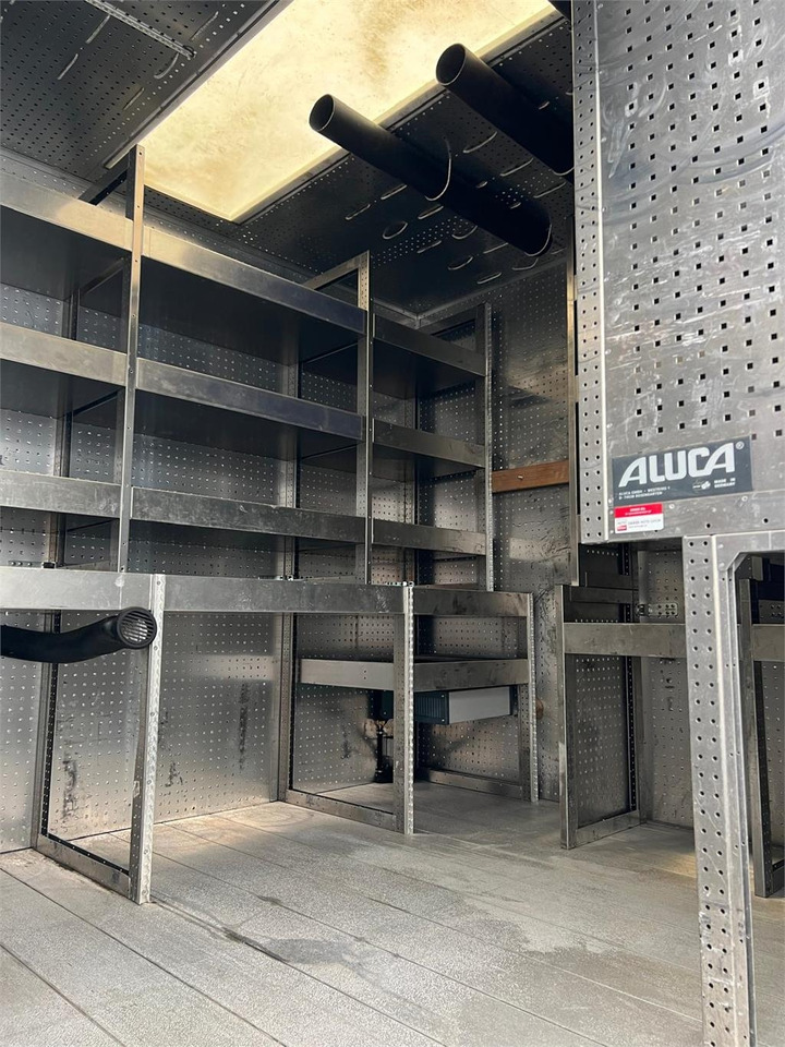 Mercedes-Benz Antos 1824 LnR  - משאית תיבה: תמונה 4 Mercedes-Benz Antos 1824 LnR  - משאית תיבה: תמונה 4