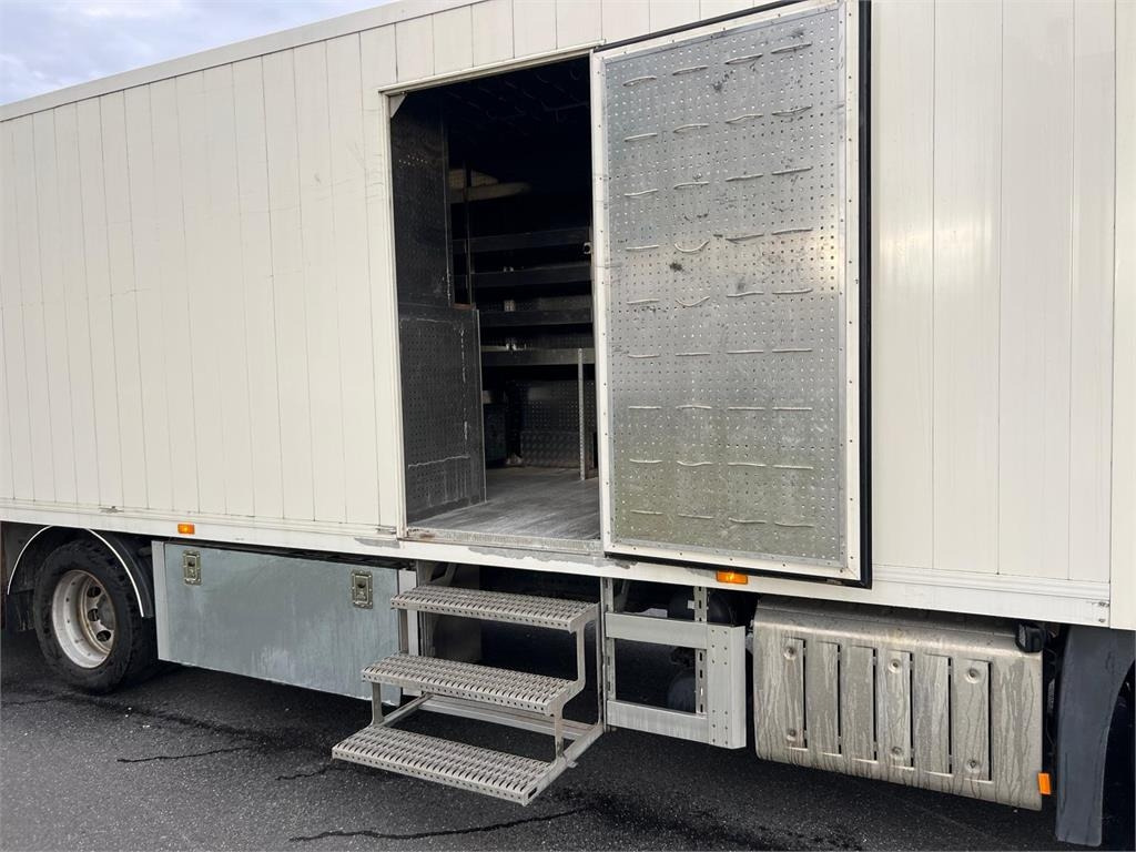 משאית תיבה Mercedes-Benz Antos 1824 LnR: תמונה 8 משאית תיבה Mercedes-Benz Antos 1824 LnR: תמונה 8