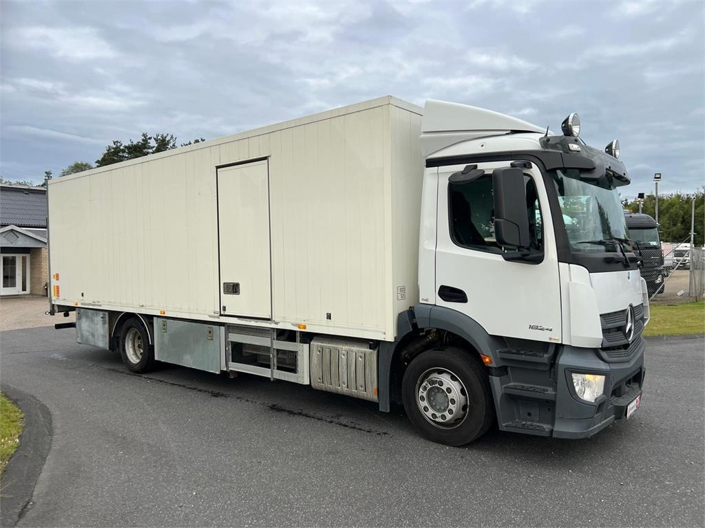 משאית תיבה Mercedes-Benz Antos 1824 LnR: תמונה 10 משאית תיבה Mercedes-Benz Antos 1824 LnR: תמונה 10