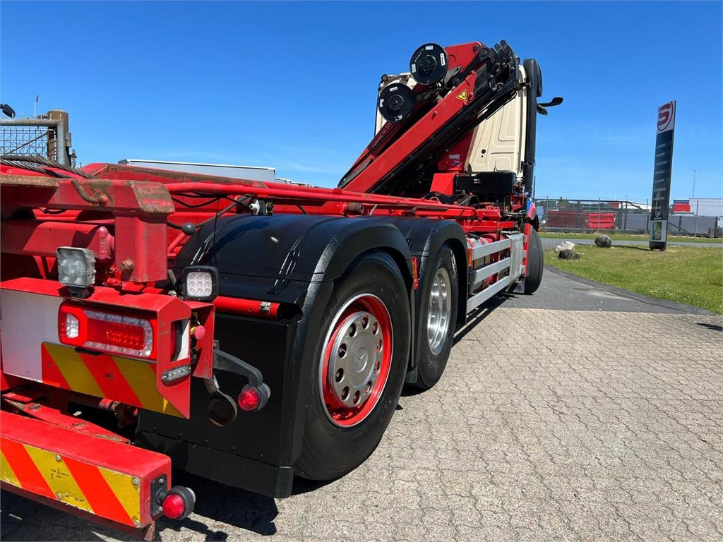 Mercedes-Benz Antos 2545 - HMF 1520K-RCkran - משאית דילוג העמסה: תמונה 3 Mercedes-Benz Antos 2545 - HMF 1520K-RCkran - משאית דילוג העמסה: תמונה 3