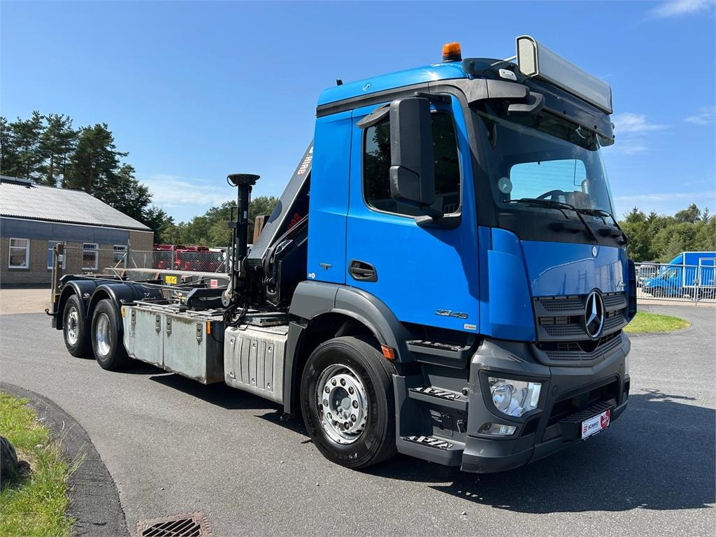 Mercedes-Benz Antos 2546 - Hiab 192 E kran - משאית דילוג העמסה: תמונה 2 Mercedes-Benz Antos 2546 - Hiab 192 E kran - משאית דילוג העמסה: תמונה 2