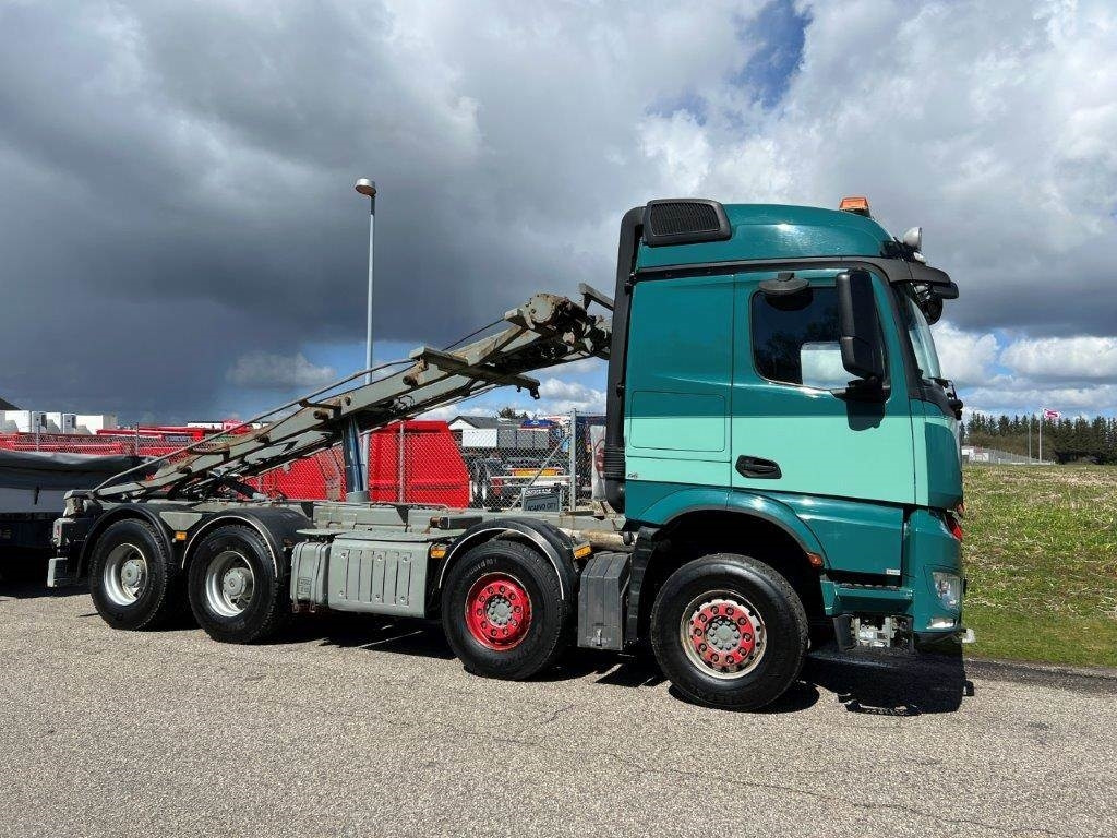 Mercedes-Benz Arocs 3251 K - משאית דילוג העמסה: תמונה 2 Mercedes-Benz Arocs 3251 K - משאית דילוג העמסה: תמונה 2