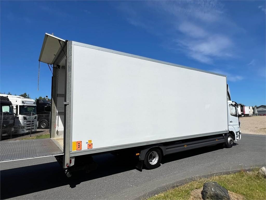 Mercedes-Benz Atego 1224 LnR - משאית תיבה: תמונה 3 Mercedes-Benz Atego 1224 LnR - משאית תיבה: תמונה 3