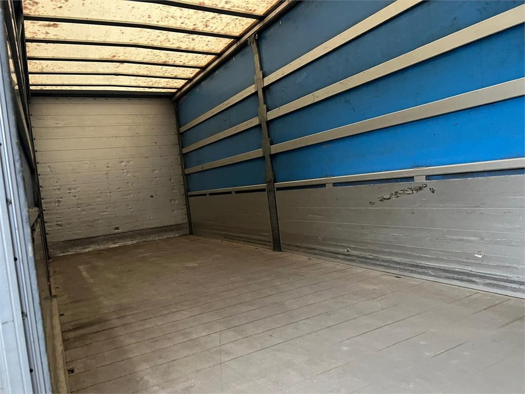 משאית וילונות צד Scania P280 B 4x2 NB: תמונה 10 משאית וילונות צד Scania P280 B 4x2 NB: תמונה 10