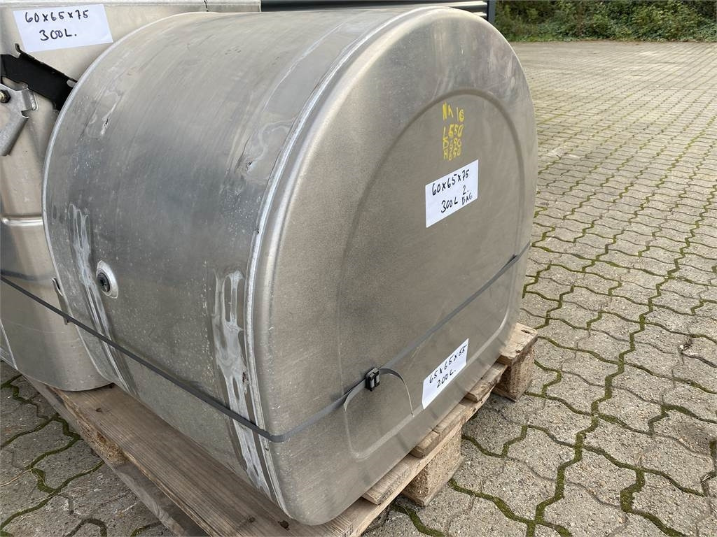 Volvo 200 ltr Dieseltank - מכל דלק עבור משאית: תמונה 2 Volvo 200 ltr Dieseltank - מכל דלק עבור משאית: תמונה 2