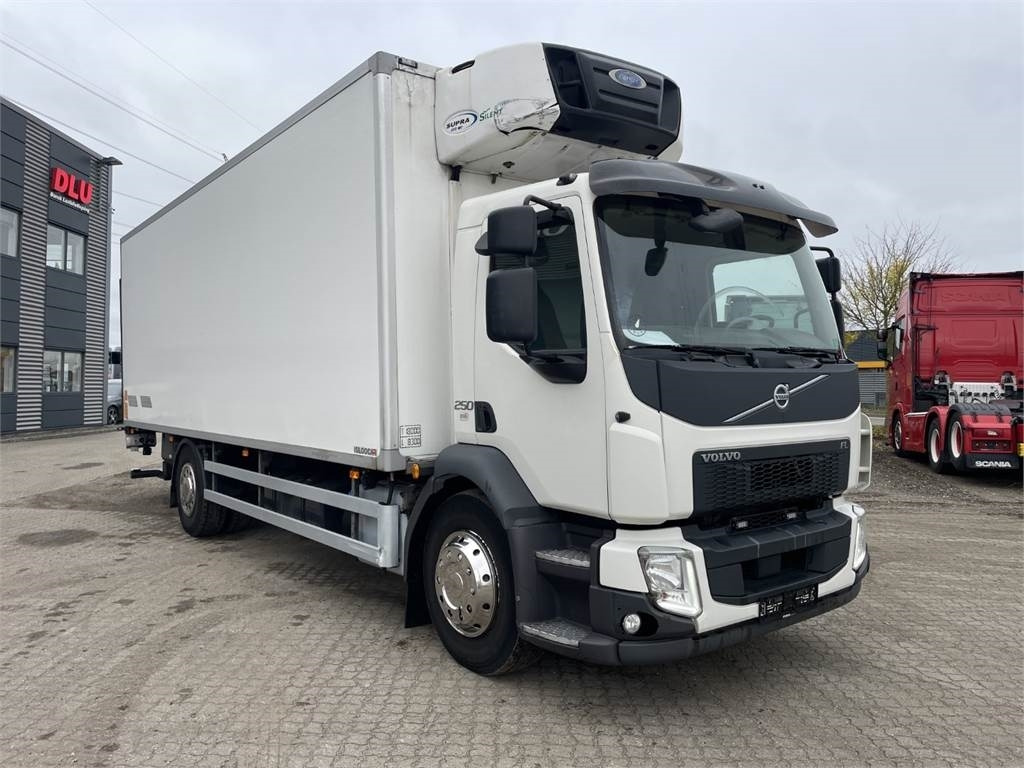 Volvo FL 250HK 18 ton dobbelt copartment - משאית קירור: תמונה 4 Volvo FL 250HK 18 ton dobbelt copartment - משאית קירור: תמונה 4
