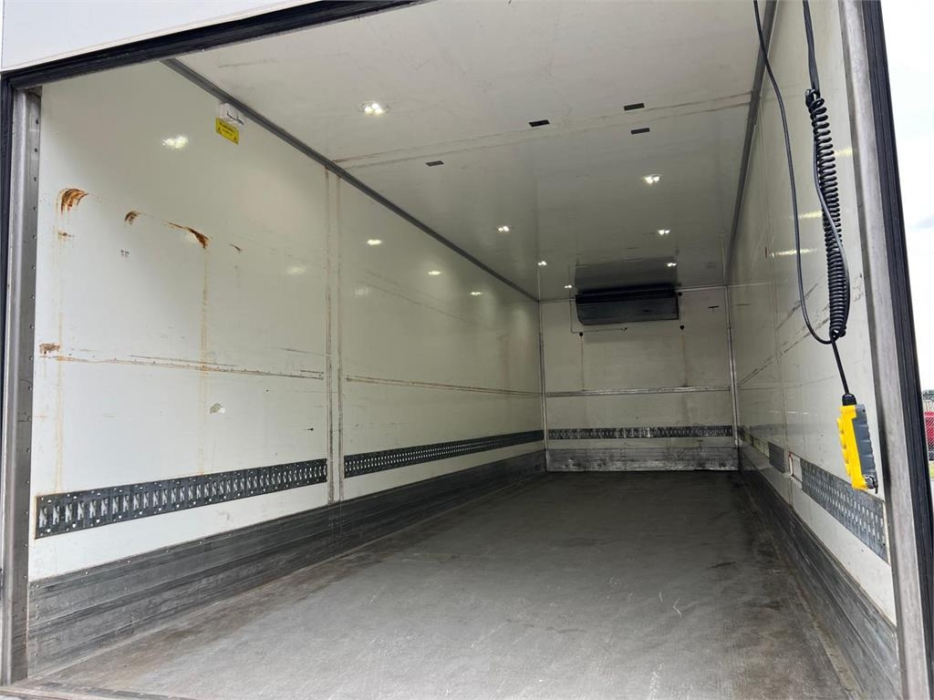 Volvo FL250 (16 ton) Dobbelt compartment - משאית קירור: תמונה 5 Volvo FL250 (16 ton) Dobbelt compartment - משאית קירור: תמונה 5