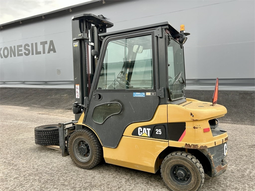 CAT DP 25 NT - מלגזת סולר: תמונה 2 CAT DP 25 NT - מלגזת סולר: תמונה 2