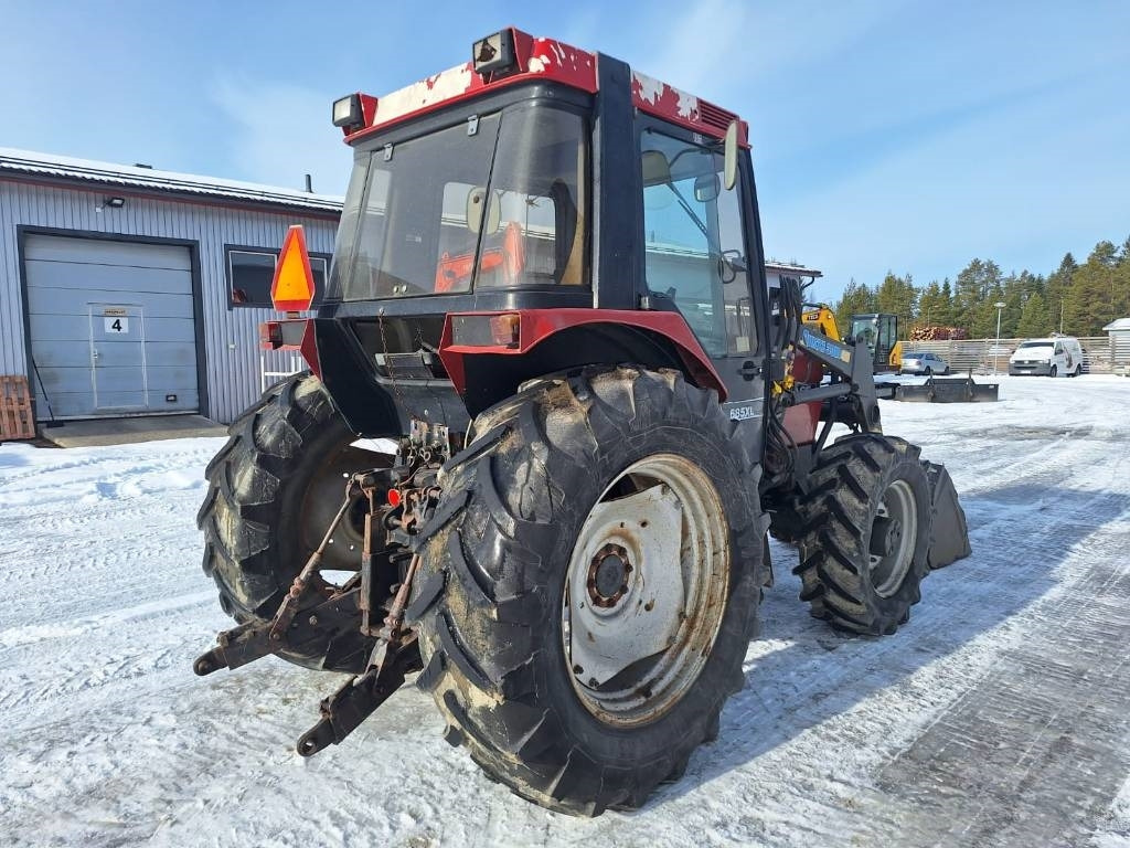 Case IH 685XL ETUKUORMAAJALLA - טרקטור חקלאי: תמונה 4 Case IH 685XL ETUKUORMAAJALLA - טרקטור חקלאי: תמונה 4