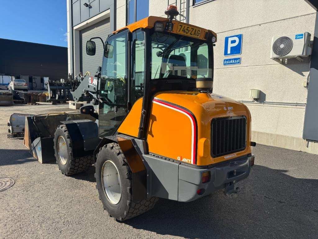 GiANT V 6004 T - מעמיס קומפקטי: תמונה 5 GiANT V 6004 T - מעמיס קומפקטי: תמונה 5