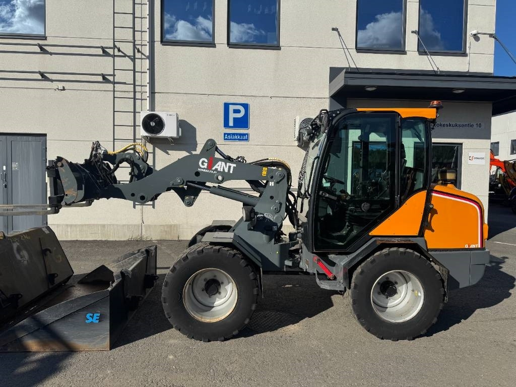 GiANT V 6004 T - מעמיס קומפקטי: תמונה 3 GiANT V 6004 T - מעמיס קומפקטי: תמונה 3