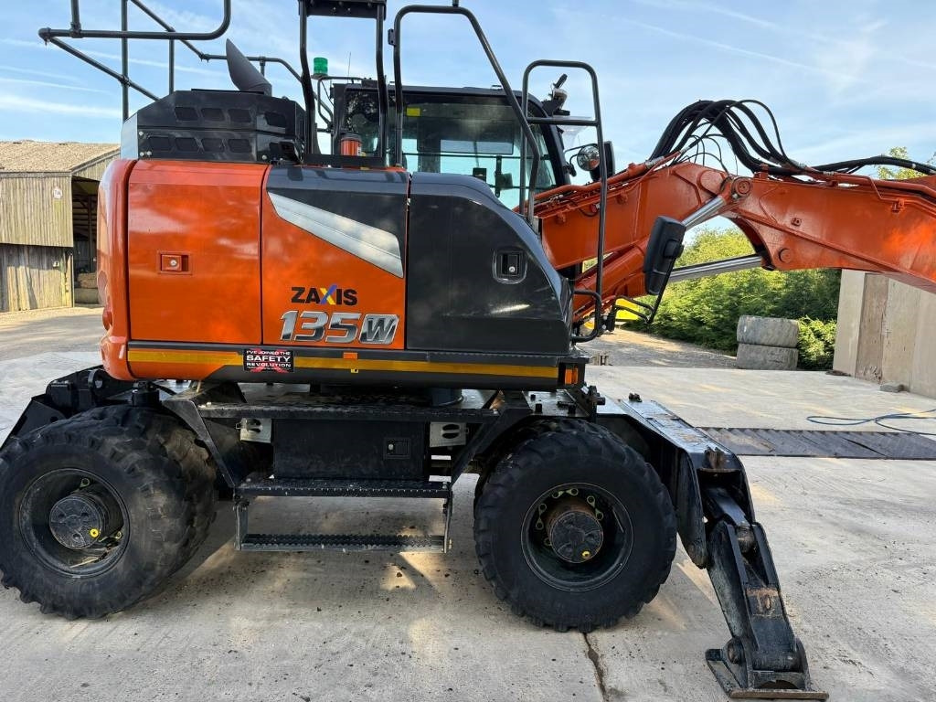 Hitachi ZX 135 W-7 - מחפר גלגלים: תמונה 4 Hitachi ZX 135 W-7 - מחפר גלגלים: תמונה 4