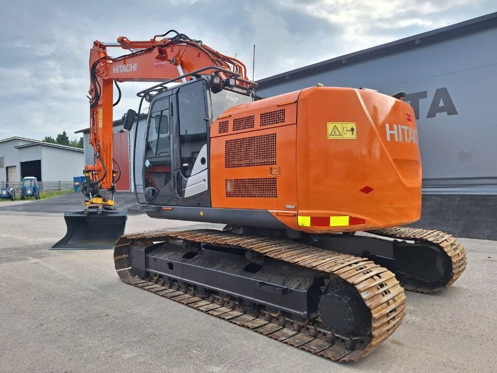 Hitachi ZX225USLC-5 PYÖRITTÄJÄLLÄ - מחפר סורק: תמונה 2 Hitachi ZX225USLC-5 PYÖRITTÄJÄLLÄ - מחפר סורק: תמונה 2