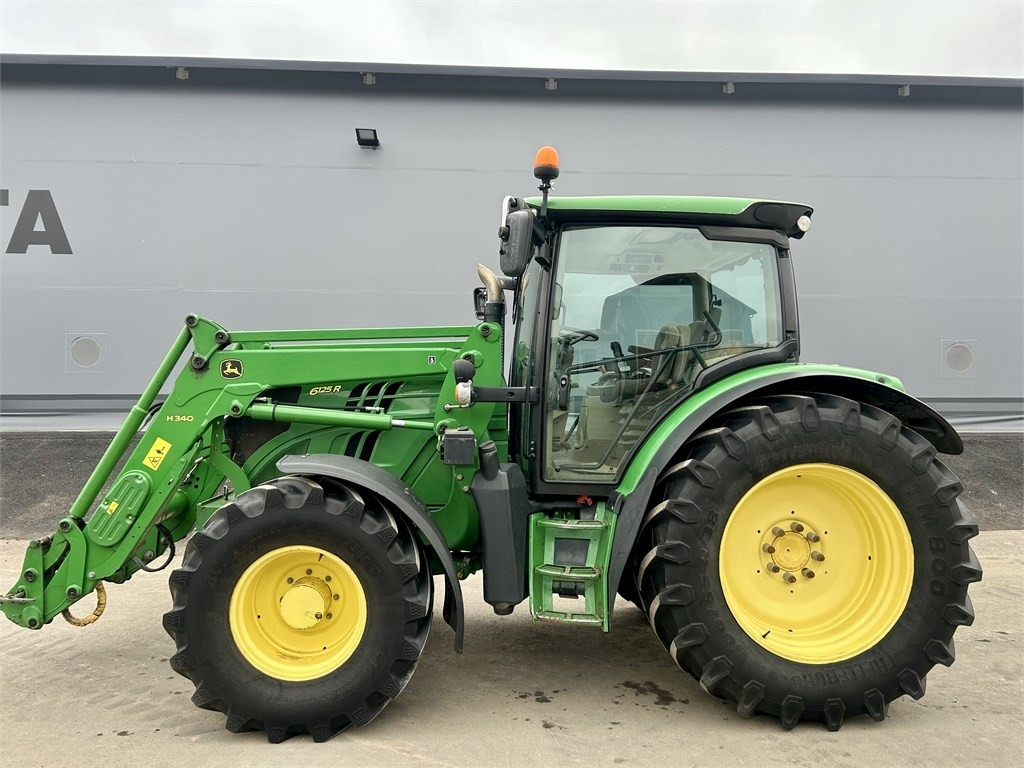 John Deere 6125 R AUTOPOWER ETUKUORMAAJALLA - טרקטור חקלאי: תמונה 1 John Deere 6125 R AUTOPOWER ETUKUORMAAJALLA - טרקטור חקלאי: תמונה 1
