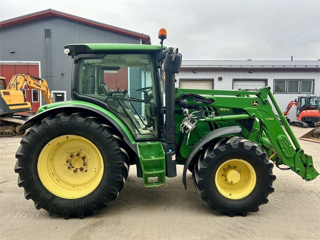 John Deere 6125 R AUTOPOWER ETUKUORMAAJALLA - טרקטור חקלאי: תמונה 5 John Deere 6125 R AUTOPOWER ETUKUORMAAJALLA - טרקטור חקלאי: תמונה 5