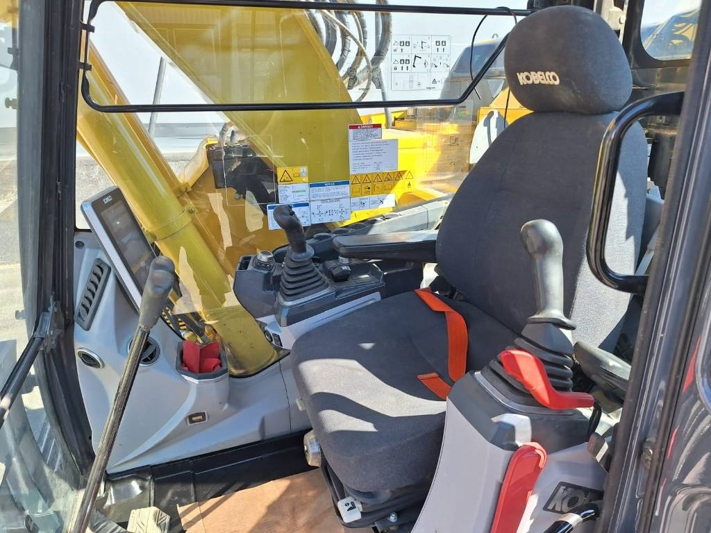 מחפר סורק Kobelco SK140SRLC-7 KOROTETTU SUOALUSTA 900MM: תמונה 13