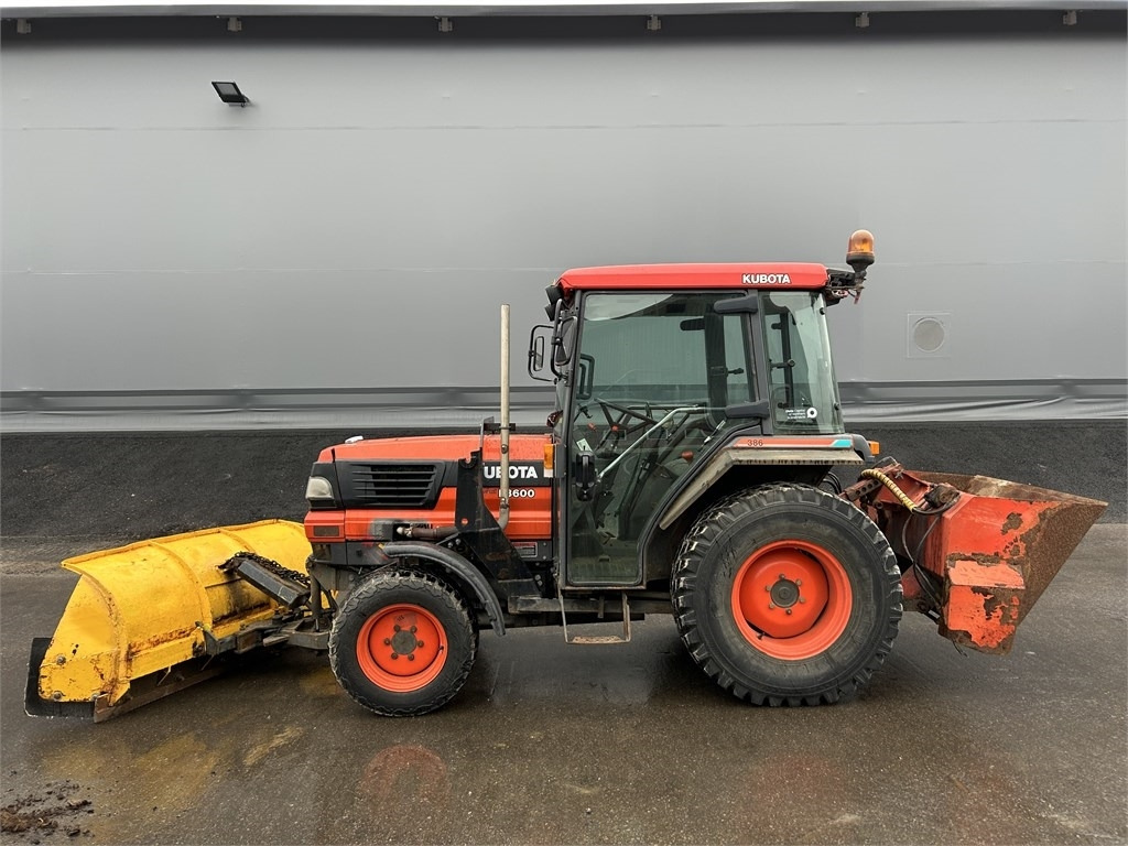Kubota L 3600 AURA JA HIEKOTIN - טרקטור עירוני: תמונה 1 Kubota L 3600 AURA JA HIEKOTIN - טרקטור עירוני: תמונה 1