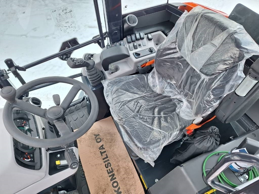 חָדָשׁ מעמיס גלגלים Kubota R090 VALMIINA TÖIHIN: תמונה 18