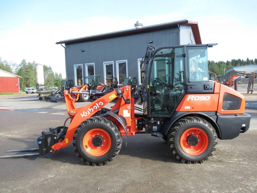 Kubota R090W UUTUUSMALLI - מעמיס גלגלים: תמונה 1 Kubota R090W UUTUUSMALLI - מעמיס גלגלים: תמונה 1