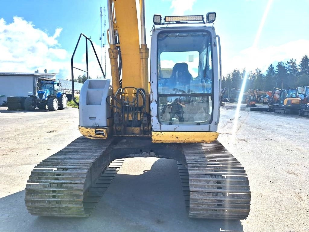 New Holland MYYTY! SOLD! E135SRLC PYÖRITTÄJÄLLÄ - מחפר סורק: תמונה 4 New Holland MYYTY! SOLD! E135SRLC PYÖRITTÄJÄLLÄ - מחפר סורק: תמונה 4