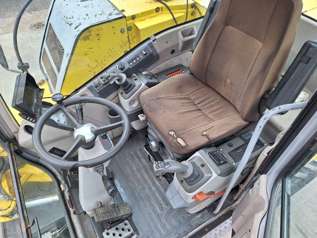 מחפר גלגלים New Holland MYYTY! SOLD! MH2.6 ENGCON PIHDEILLÄ: תמונה 11
