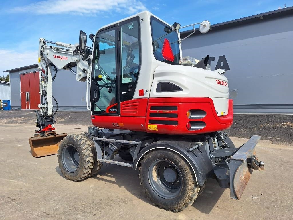 Takeuchi TB295W KÄRRY, PYÖRITTÄJÄ, 5-KAUHAA - מחפר גלגלים: תמונה 2 Takeuchi TB295W KÄRRY, PYÖRITTÄJÄ, 5-KAUHAA - מחפר גלגלים: תמונה 2