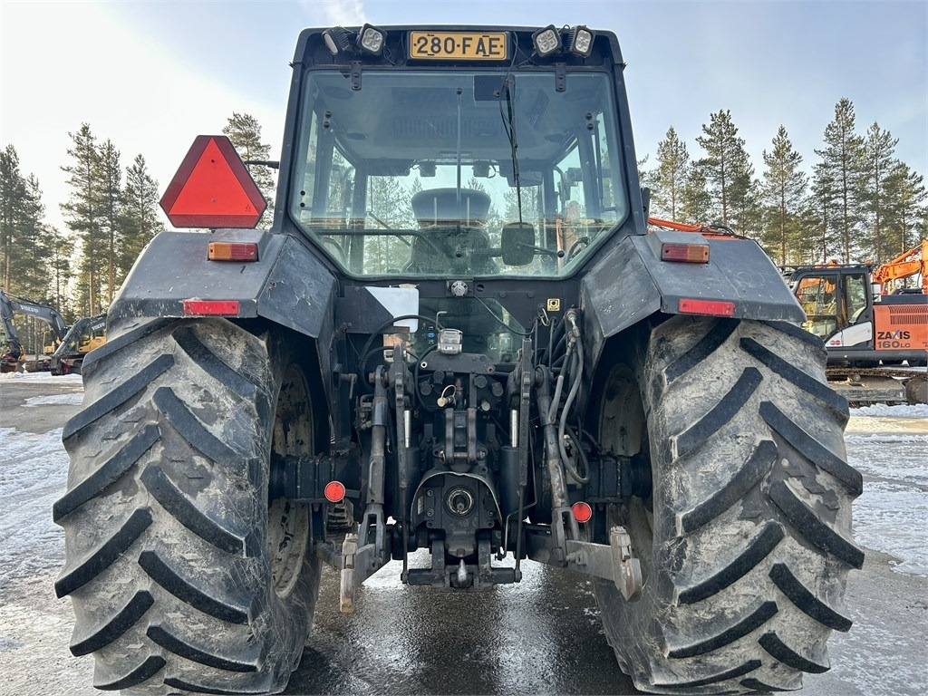 Valtra 8450 ETUNOSTOLAITTEELLA - טרקטור חקלאי: תמונה 5 Valtra 8450 ETUNOSTOLAITTEELLA - טרקטור חקלאי: תמונה 5