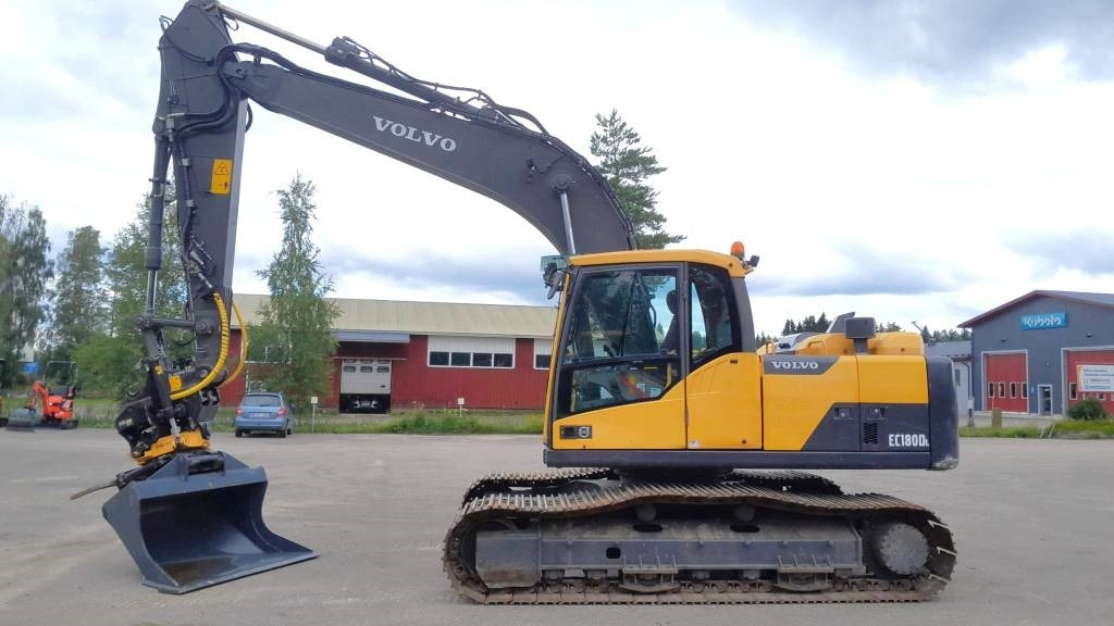 Volvo EC180DL PYÖRITTÄJÄLLÄ - מחפר סורק: תמונה 1 Volvo EC180DL PYÖRITTÄJÄLLÄ - מחפר סורק: תמונה 1