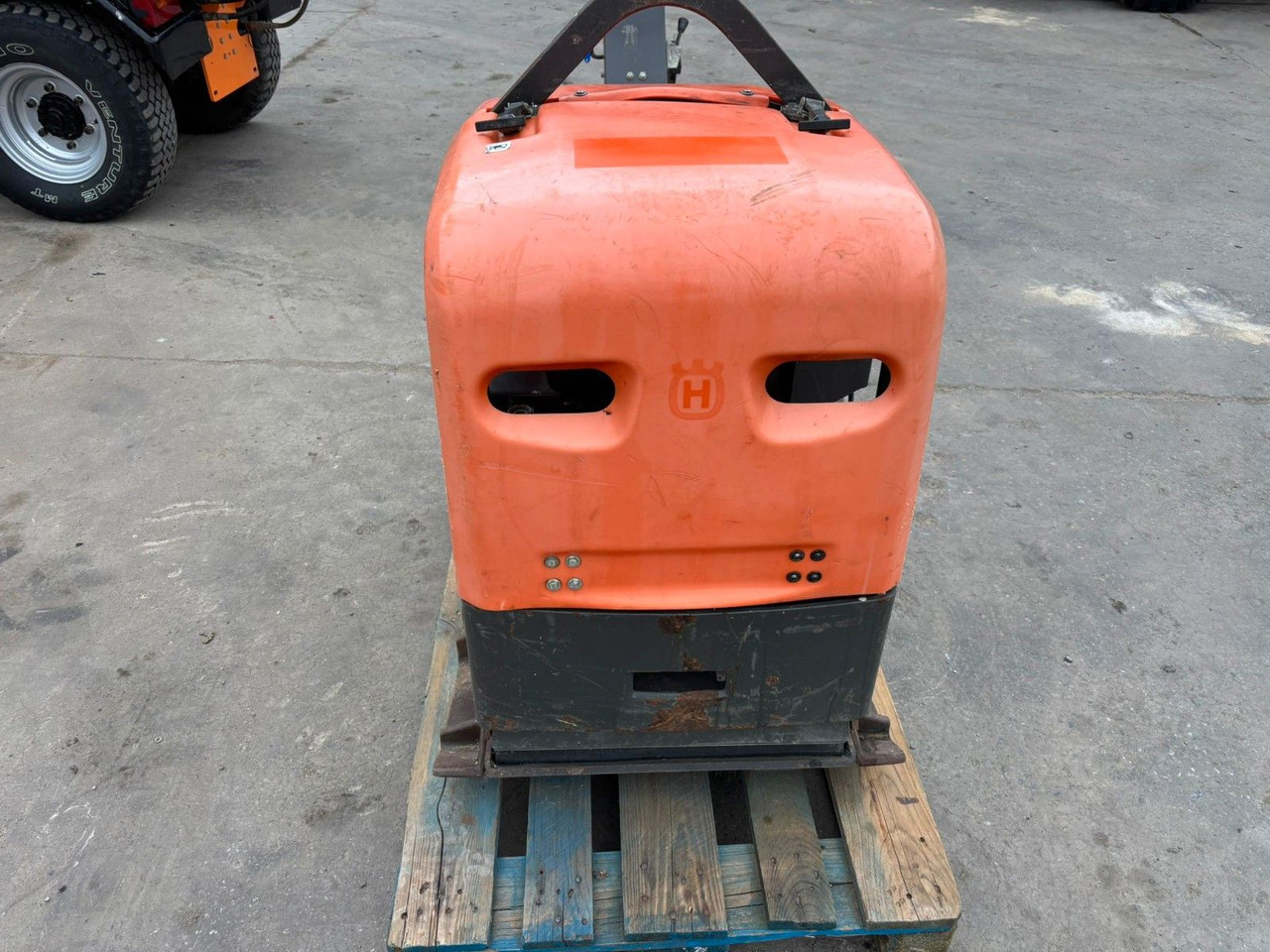 Plate Wals Husqvarna LG504 - לוח רטט: תמונה 5 Plate Wals Husqvarna LG504 - לוח רטט: תמונה 5