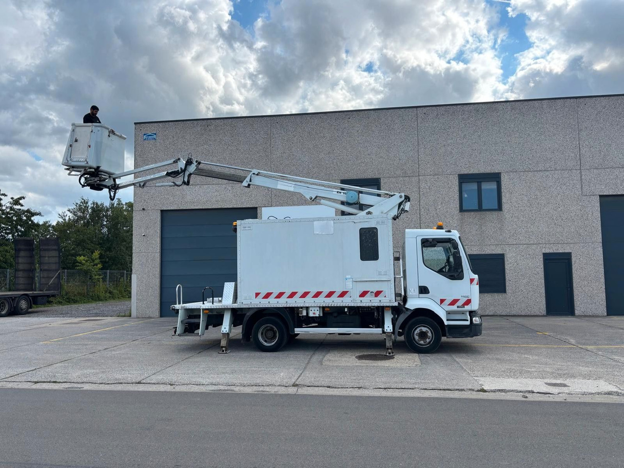Renault Midlum 220dCi. Hubarbeitsbühne 16m. - פלטפורמה אווירית מותקנת על משאית: תמונה 3 Renault Midlum 220dCi. Hubarbeitsbühne 16m. - פלטפורמה אווירית מותקנת על משאית: תמונה 3