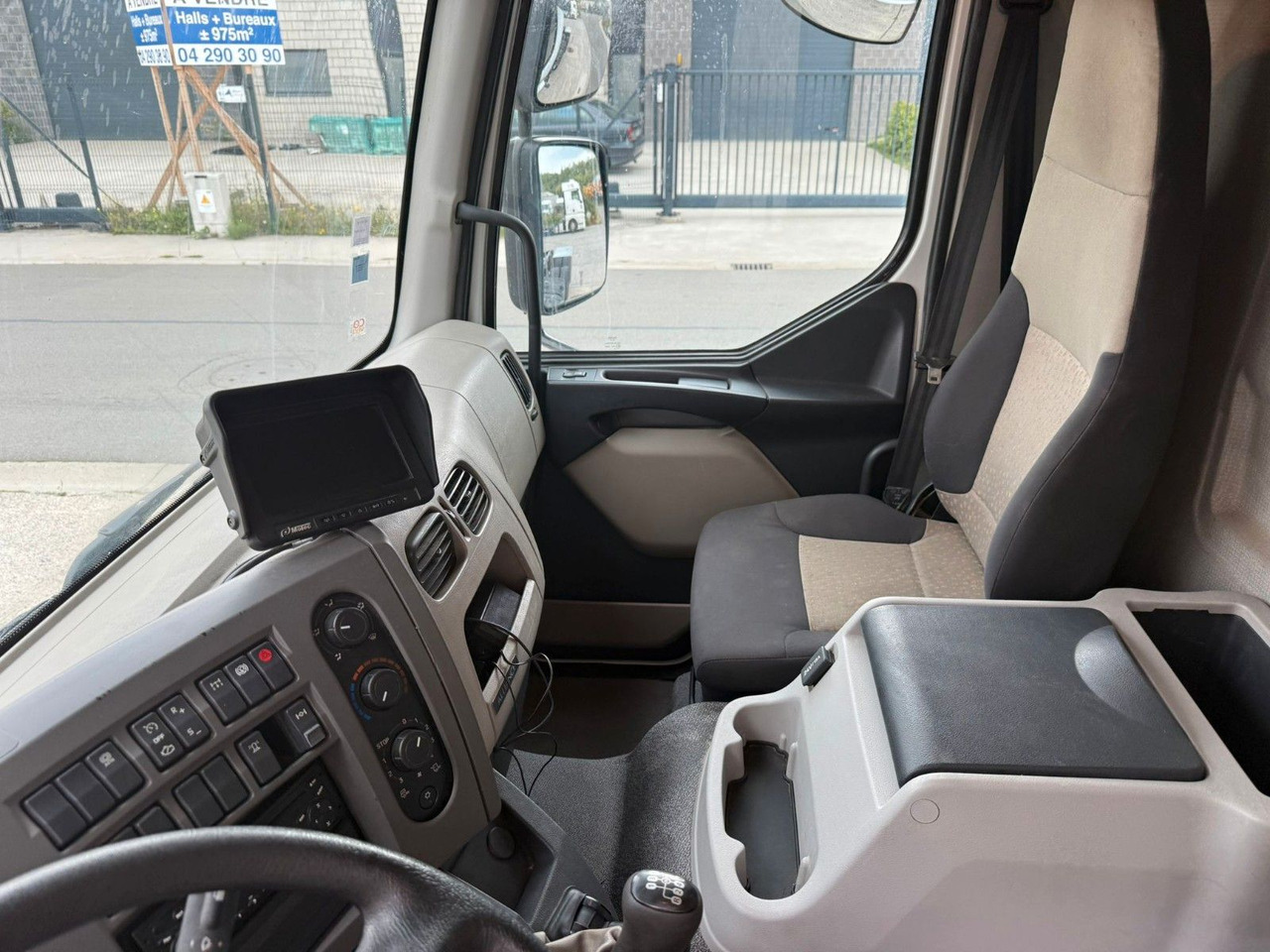 משאית עם שלדת תא Renault Midlum 240dXi. Klima. 225.000km.: תמונה 18 משאית עם שלדת תא Renault Midlum 240dXi. Klima. 225.000km.: תמונה 18